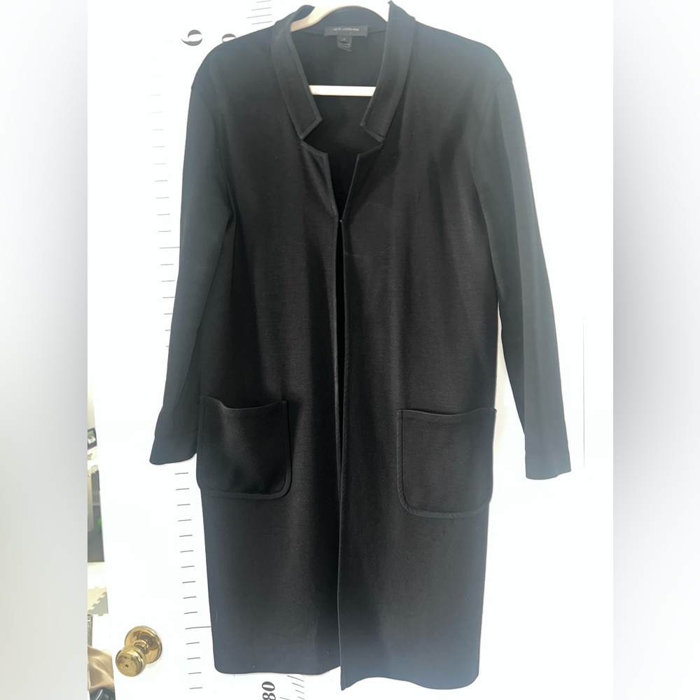 St. John Boutique Basic topper